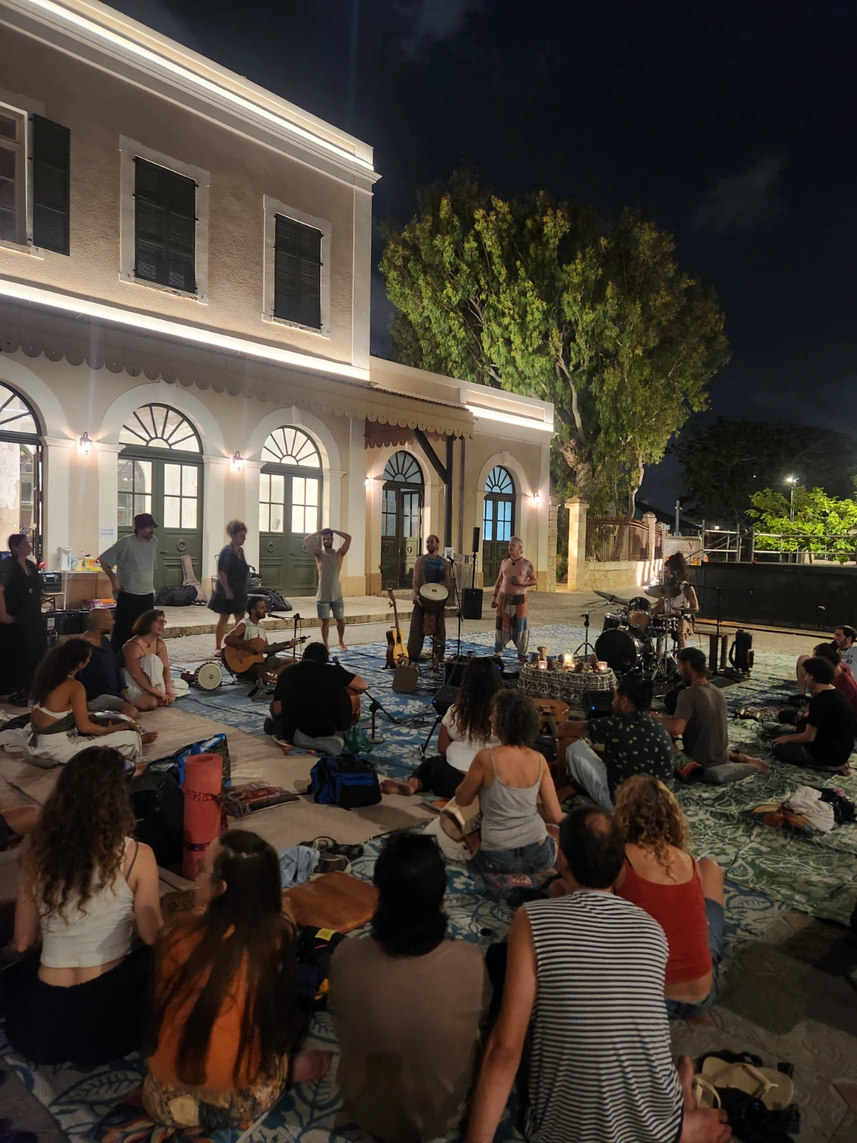 מעגל בתחנה ☆ מעגל שירה לריפוי ואחדות במתחם התחנה ת"א ☆ הכניסה חופשית — תמונה 3