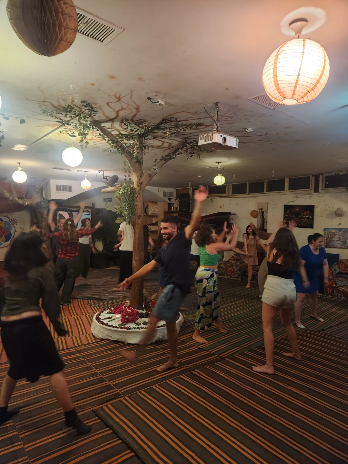 תמונה מתוך סדנת אקסטטיק דאנס.