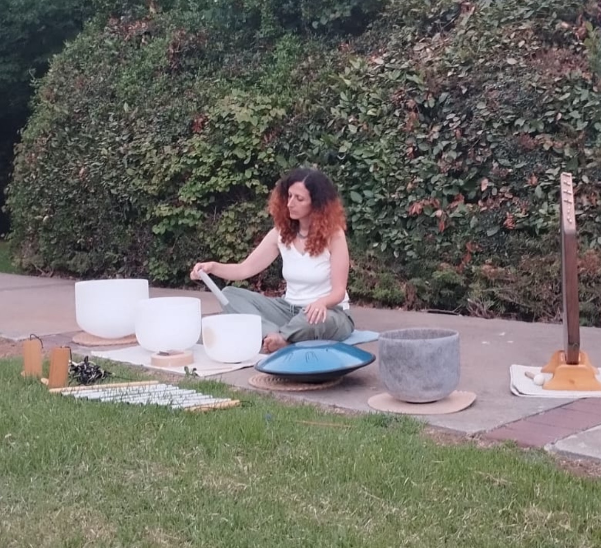 תמונה מתוך סדנת צלילים מרפאים.