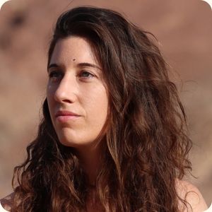 איריס לסט- אמנית רב תחומית. מנחת סדנאות כתיבה ויצירה